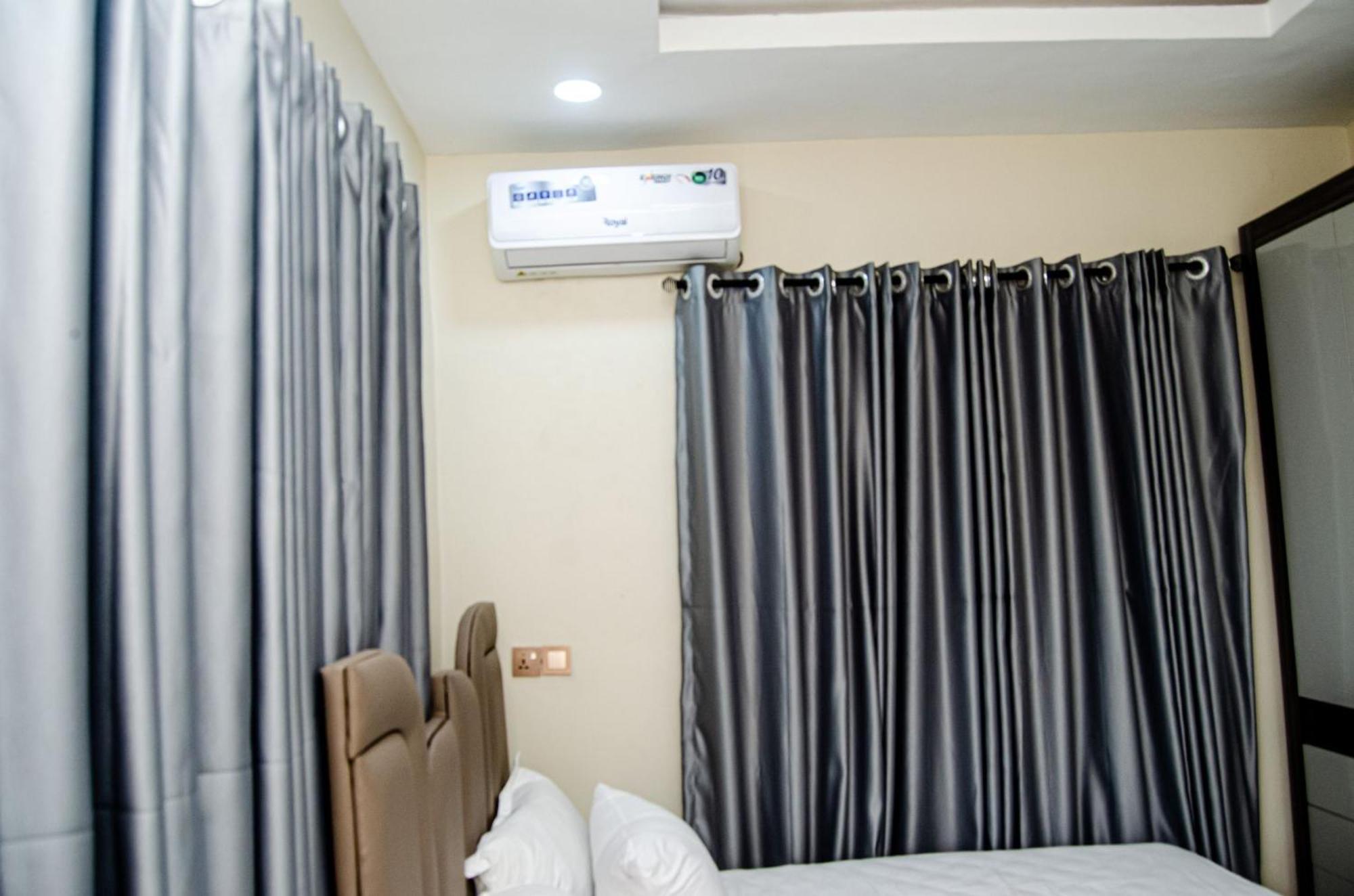 Furnished Studio Apartment In A Secure And Serene Part Of Ibadan Exterior photo