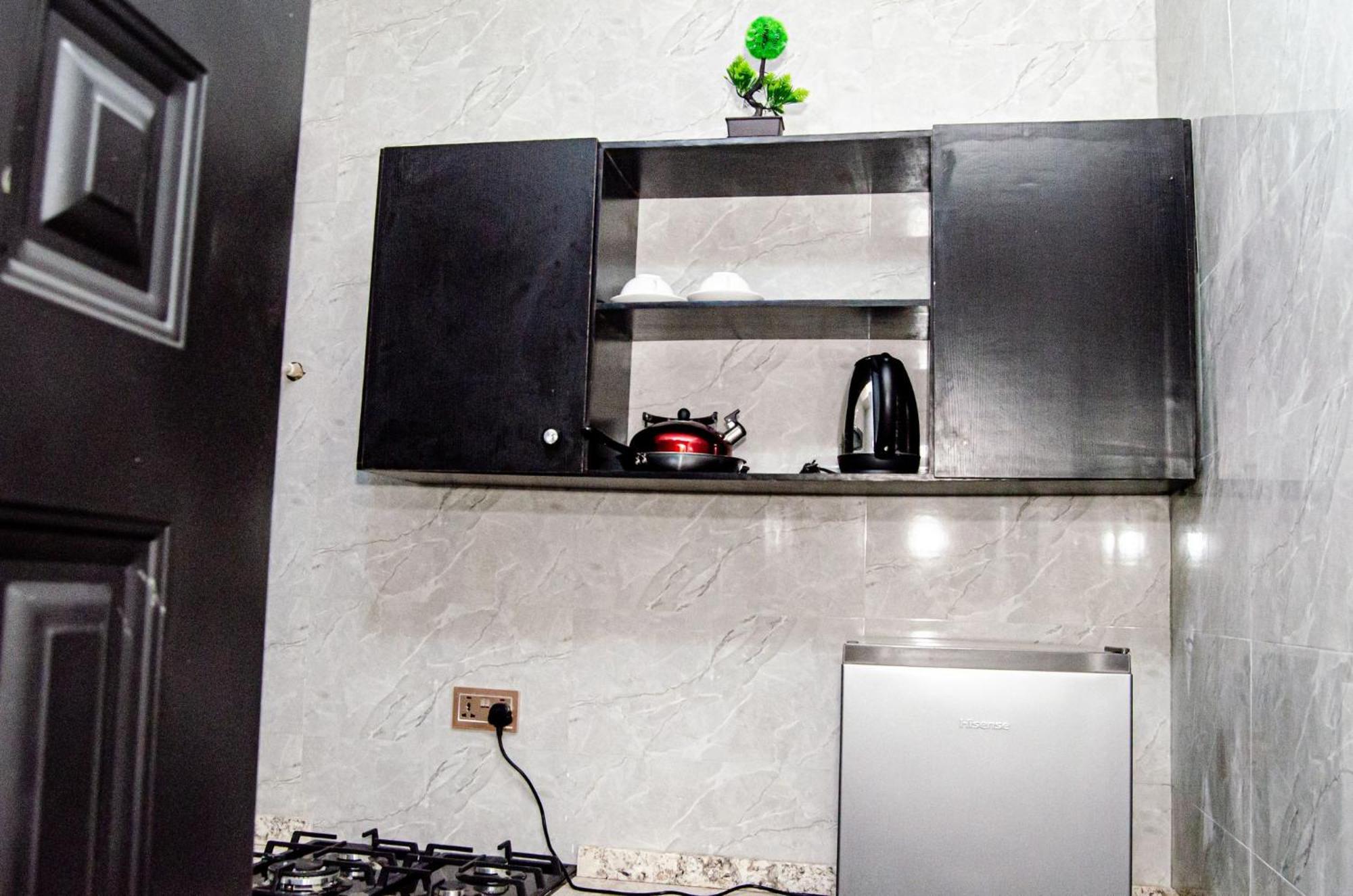 Furnished Studio Apartment In A Secure And Serene Part Of Ibadan Exterior photo