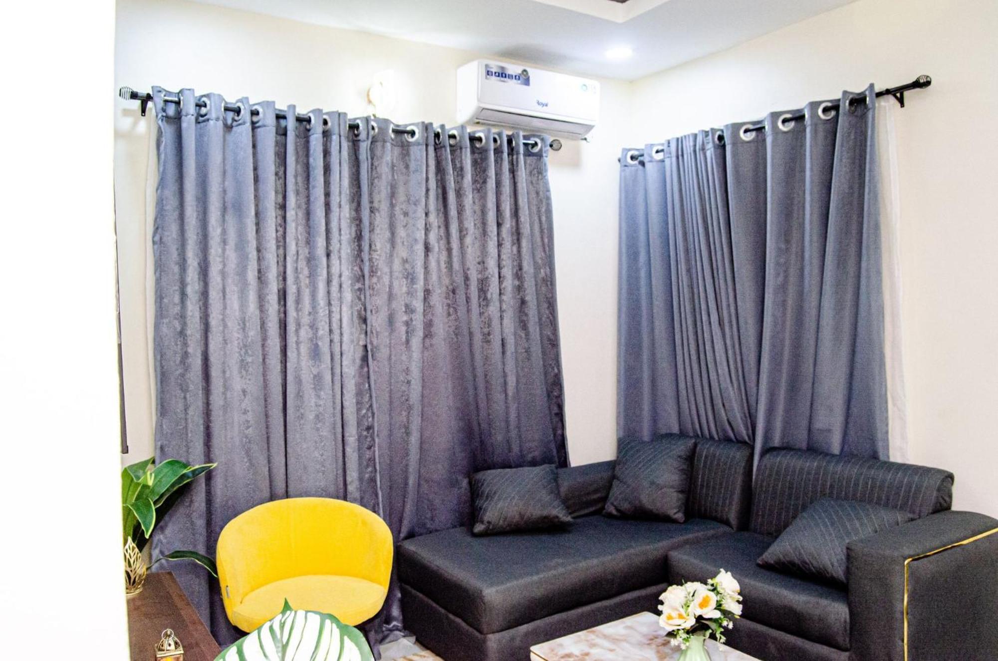 Furnished Studio Apartment In A Secure And Serene Part Of Ibadan Exterior photo